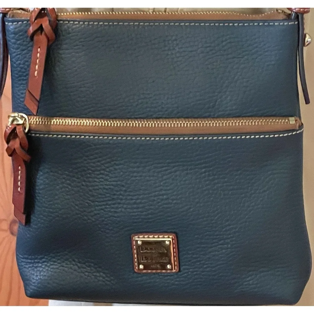 Dooney & Bourke 1975 Green Pebble Leather Crossbody Bag‎ Brown Trim Gold Logo